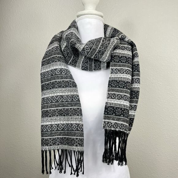Savile Row Mens Scarf Snowflake Geometric Gray Black Fringe 64” Long Cozy Preppy - Picture 3 of 6